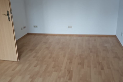 3 Zimmer Raum Wohnung, Küche, Bad mit Dusche, Balkon, Stellplatz 3 zimmer