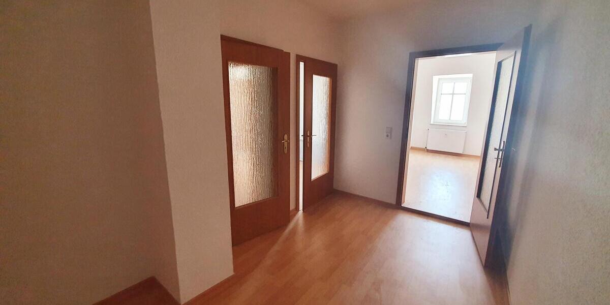 WG geeignet-3-Raum-Wohnung mit Einbauküche in zentraler Lage von Mittweida - Dachgeschoßwohnung Mittweida Rößgen | Angebot:27279778