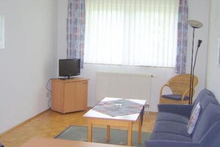Möbliertes 2 Zimmer-Appartement mit Küchenzeile und Terrasse in sehr gepflegter Wohnanlage zimmer