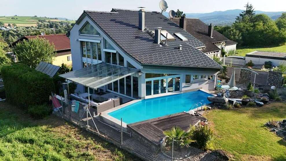 Haus zum Mieten in Binzen 2.900 € 296 m²