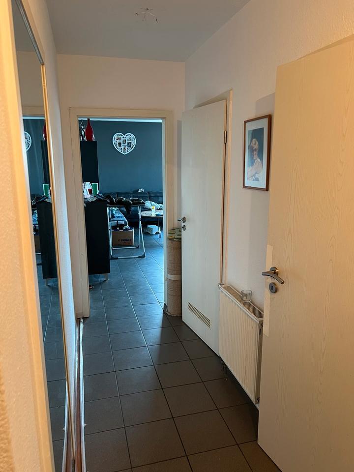 Schöne helle 3 Zimmer Wohnung zimmer