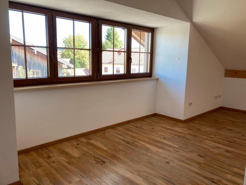 Hochwertige 80qm DG-Wohnung in Dietramszell *gewerbegeeignet*