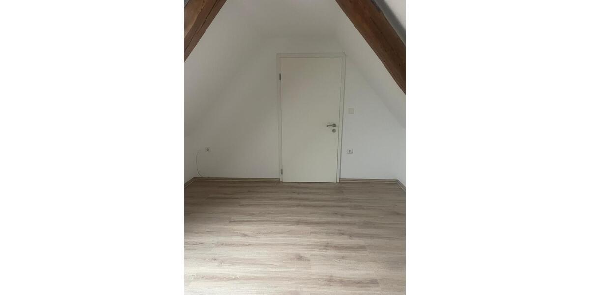 Dachgeschoßwohnung Rhodt unter Rietburg - 3 Zimmer, 950&euro; | Angebot:22628624