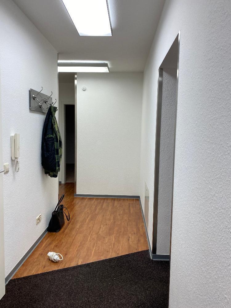 *** Großzügige 4-Zi.-Mietwohnung in Karlsdorf ***