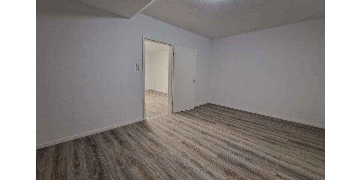 moderne Dachgeschosswohnung: Einziehen und Wohlfühlen. 2 zimmer