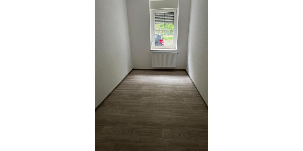 Hochparterre Schmölln - 3 Zimmer, 90 m&sup2;, 585&euro; | Angebot:20674096