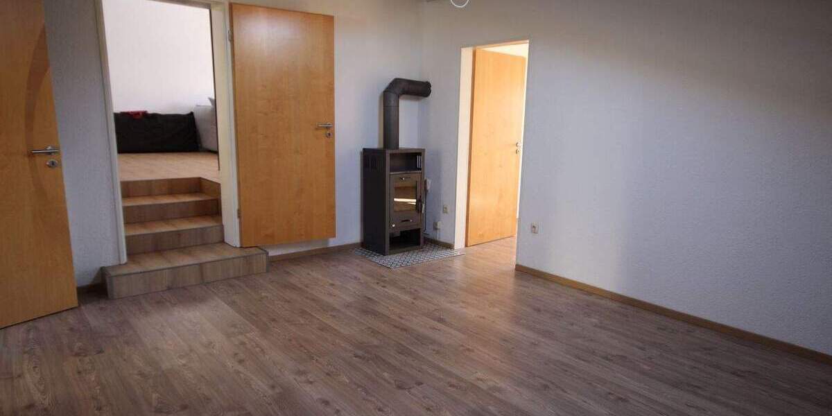 Etagenwohnung Landshut Achdorf - 3 Zimmer, 90 m&sup2;, 990&euro; | Angebot:25745417