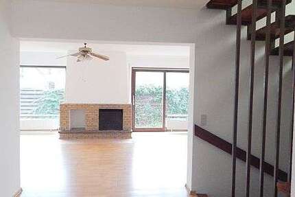 Haus zum Mieten in Wiesbaden 2.990 € 240 m²