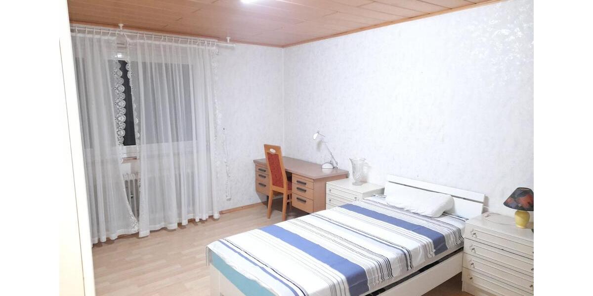 Möbliertes ein Einzelzimmer und ein geteiltes Zimmer 4 zimmer