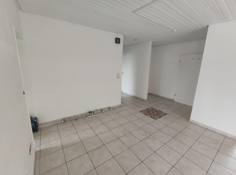 3- Zi. DG Wohnung mit 2 Balkonen und Garage