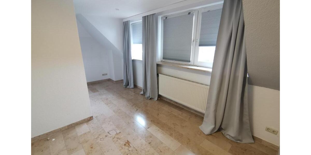 Dachgeschoßwohnung Heide - 4 Zimmer, 97 m&sup2;, 795&euro; | Angebot:26295053
