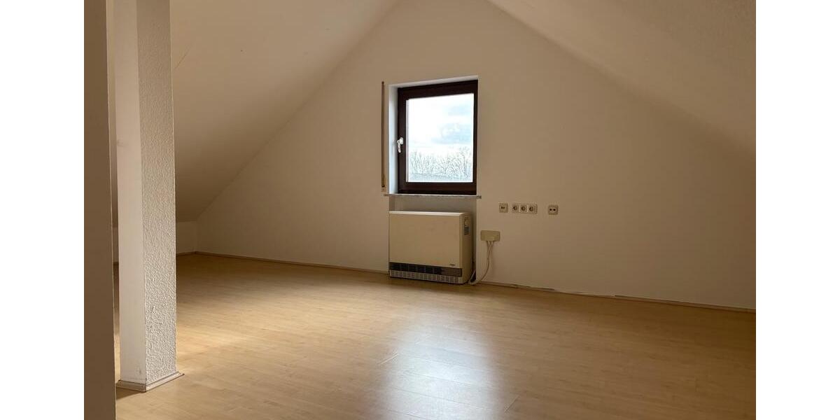 Etagenwohnung Kleinrinderfeld - 4 Zimmer, 85 m&sup2;, 750&euro; | Angebot:25980102