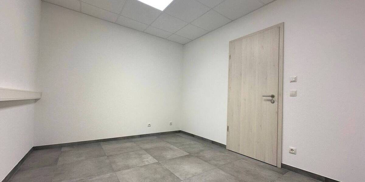 Gewerbeobjekt Drachselsried - 8 Zimmer, 2.000&euro; | Angebot:24780574