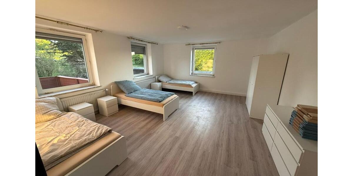 Wohnen auf Zeit Helmbrechts - 10 Zimmer, 110 m&sup2;, 25&euro; | Angebot:23554422