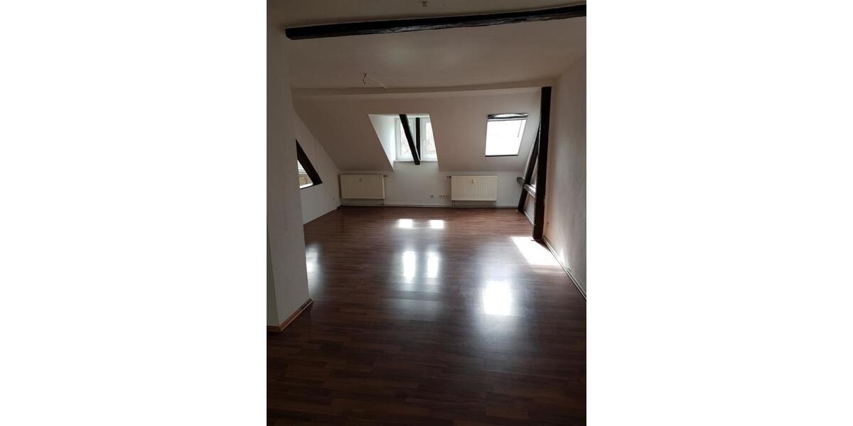 Dachgeschoßwohnung Glauchau - 4 Zimmer, 125 m&sup2;, 575&euro; | Angebot:25790173