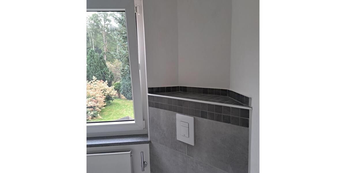 2-Zimmer Wohung - frisch saniert mit eigenem Eingang und Stellpla 2 zimmer