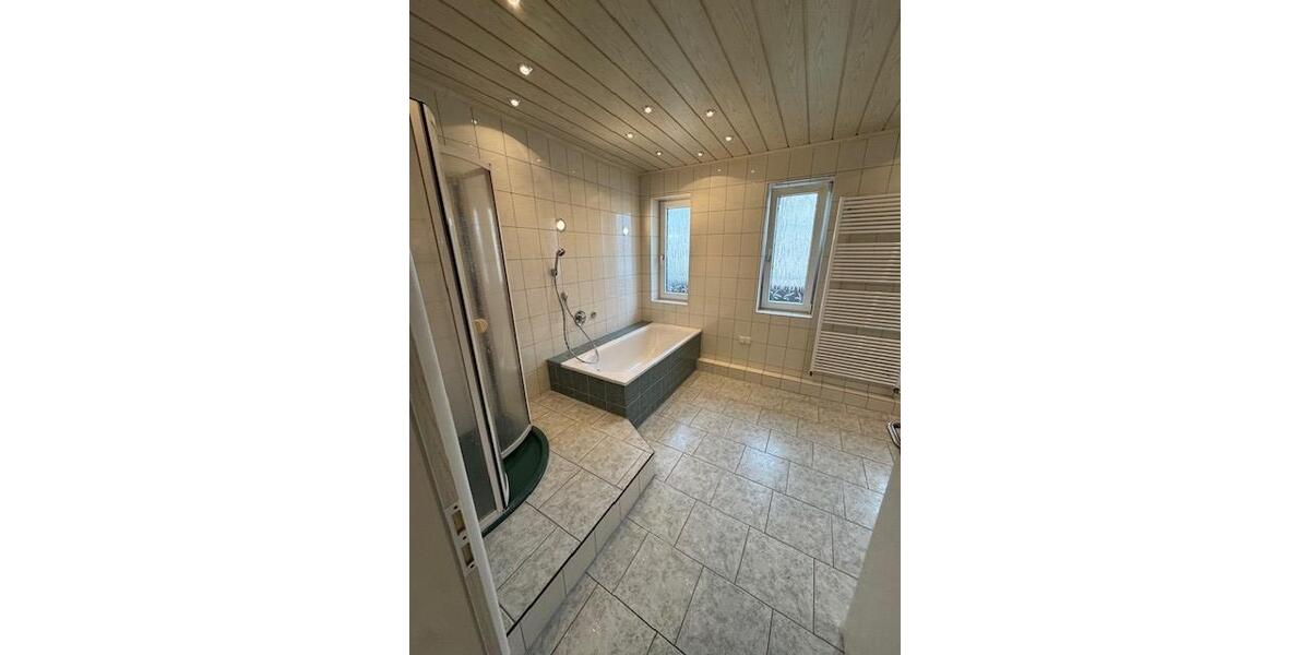 Etagenwohnung Bottrop - 2 Zimmer, 92 m&sup2;, 740&euro; | Angebot:23794357