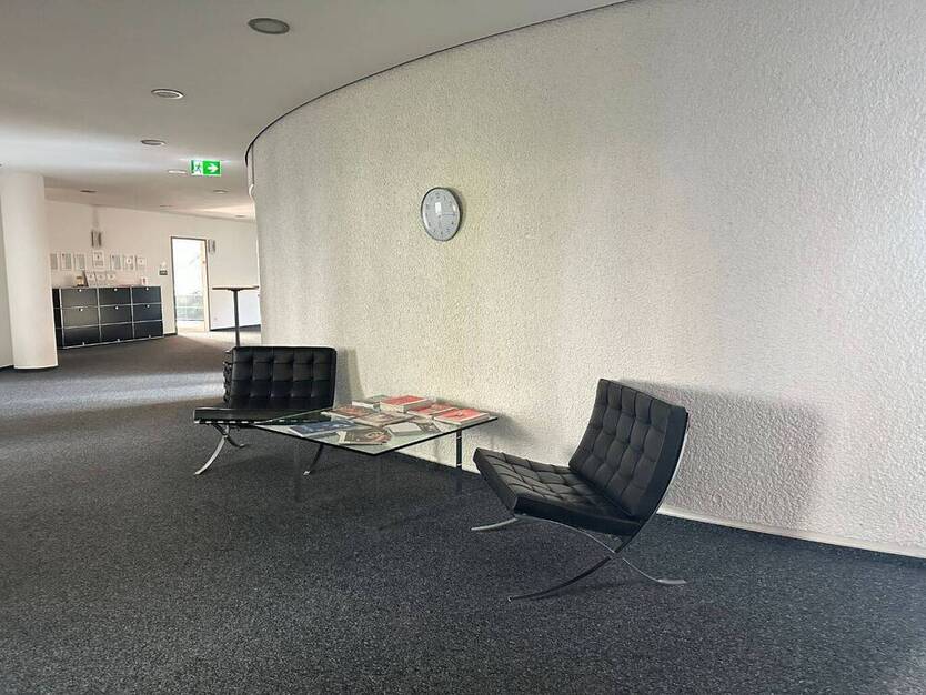 2 X 16 qm + 6 X 24 qm mit USM-Haller Möbeln ! - All-in-Miete