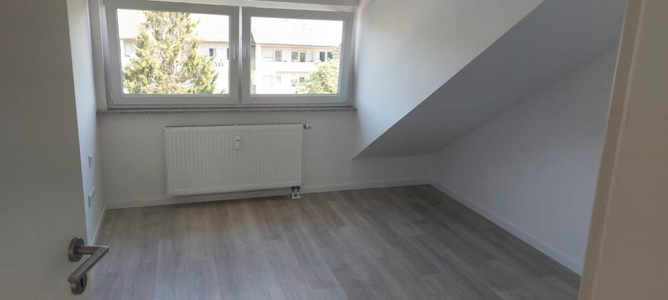 Dachgeschoßwohnung Singen (Hohentwiel) - 3 Zimmer, 70 m&sup2;, 1.050&euro; | Angebot:26489759