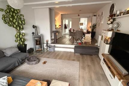 Haus Wolfschlugen - 6 Zimmer, 145 m&sup2;, 1.800&euro; | Angebot:24715090