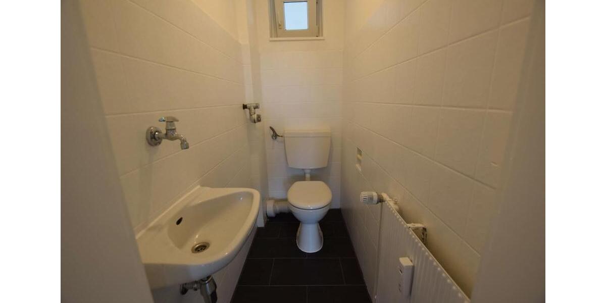 ! Zum Einzug bereit! Renovierte 3-Raumwohnung mit Wanne und Balkon ! 3 zimmer