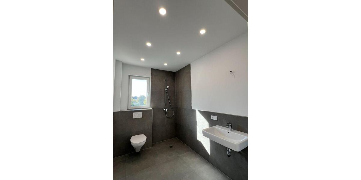 Kernsanierte 3 Zimmer-Wohnung mit Balkon in zentraler Lage 3 zimmer