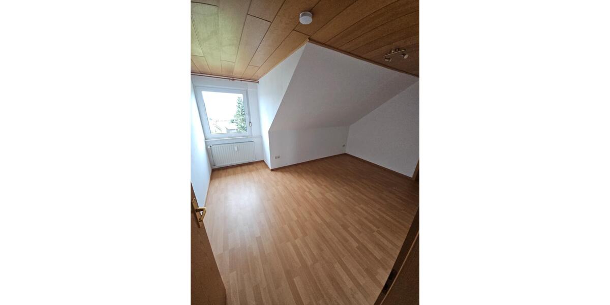 Dachgeschoßwohnung Rinteln - 4 Zimmer, 108 m&sup2;, 570&euro; | Angebot:24511925