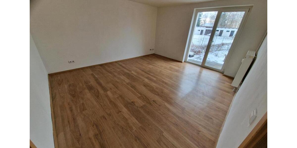 Hochparterre Brandenburg an der Havel Bahnhofsvorstadt - 2 Zimmer, 67 m&sup2;, 560&euro; | Angebot:25256514