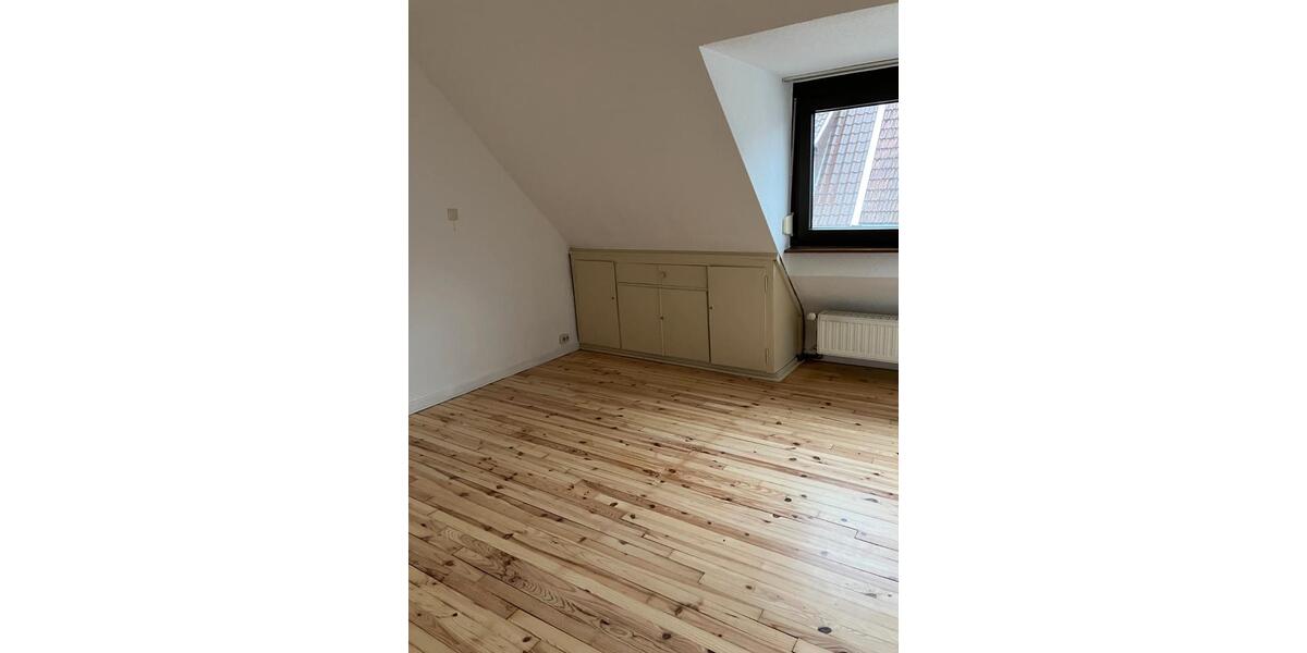 Dachgeschoßwohnung Saarbrücken West - 3 Zimmer, 72 m&sup2;, 650&euro; | Angebot:26336217