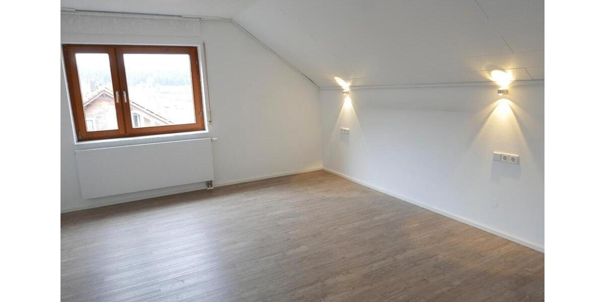 Mehrfamilienhaus, Wohnhaus Haiterbach - 3.5 Zimmer, 80 m&sup2;, 900&euro; | Angebot:26547921