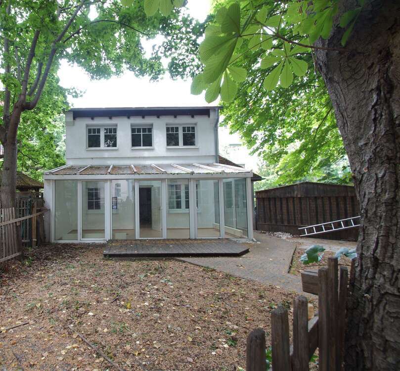 Hinterhaus mit 3 Zimmern, Terrasse, Wintergarten, Gäste-WC in der Eugen-Richter-Straße