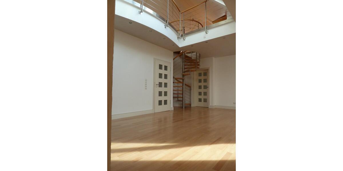 Dachgeschoßwohnung Schweinfurt Gartenstadt - 5 Zimmer, 242 m&sup2;, 1.800&euro; | Angebot:24700940