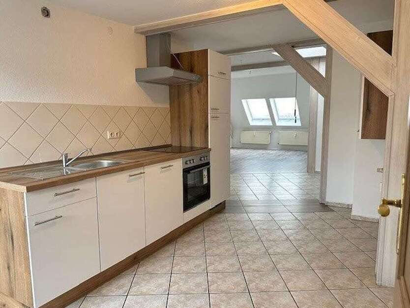 schöne offene 4 Zi.-DG-Wohnung mit neuer EBK und Balkon