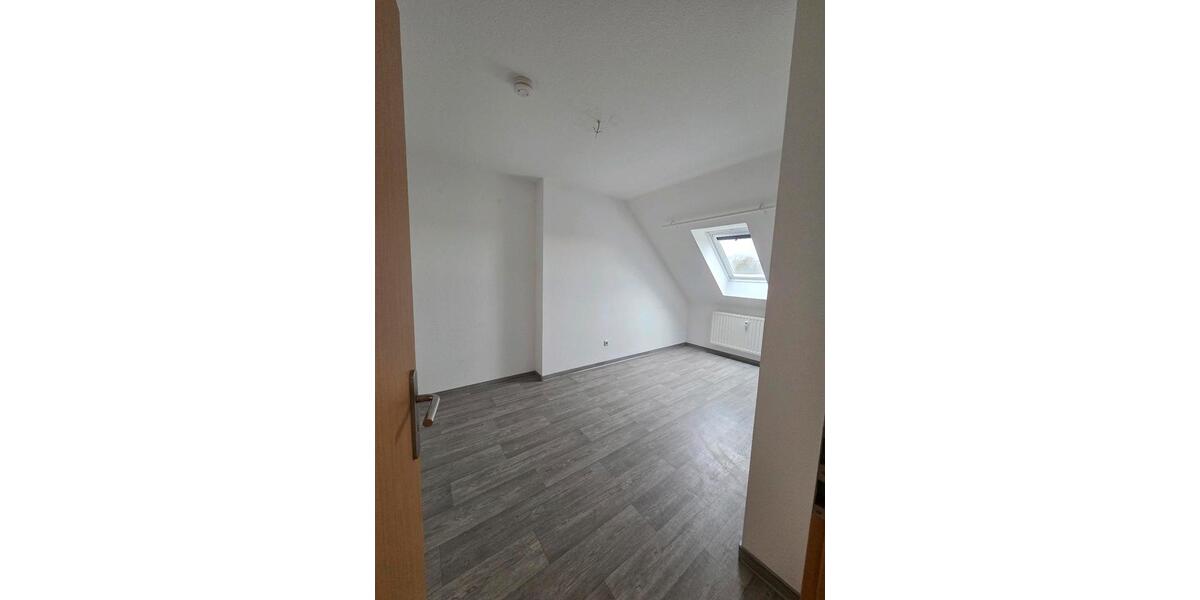 Dachgeschoßwohnung Staßfurt Löderburg - 4 Zimmer, 80 m&sup2;, 400&euro; | Angebot:26382592