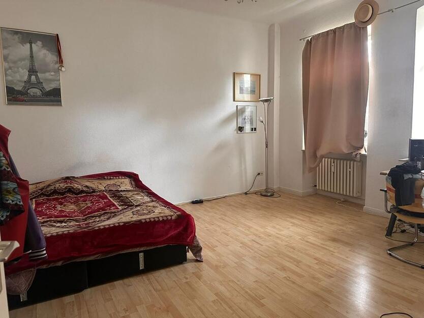 Frei ab Oktober! 1-Zimmer Wohnung mit kleiner Einbauküche in zentraler Lage zu vermieten!