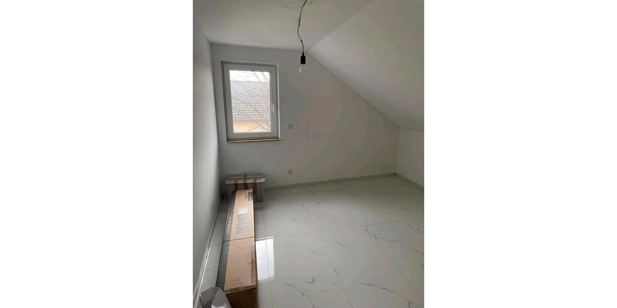 Dachgeschoßwohnung Köln Porz - 3 Zimmer, 60 m&sup2;, 1.200&euro; | Angebot:26605424