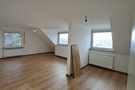 Schöne 4-Zimmer-Dachgeschosswohnung in Klein-Auheim 4 zimmer