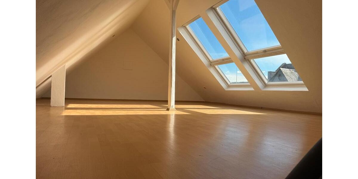 Große DG Wohnung in Koblenz Lützel ideal als WG 4 zimmer