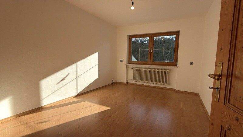 Mehrfamilienhaus, Wohnhaus Teisnach - 6 Zimmer, 213 m&sup2;, 1.350&euro; | Angebot:24685594