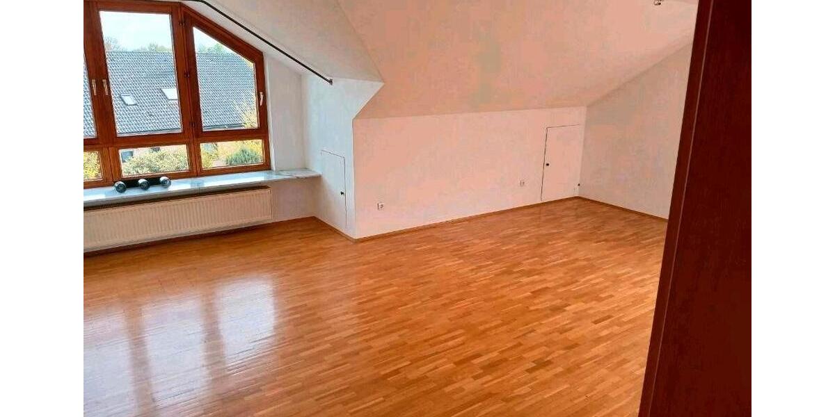 Dachgeschoßwohnung Rottenburg am Neckar - 3 Zimmer, 98 m&sup2;, 900&euro; | Angebot:26496481