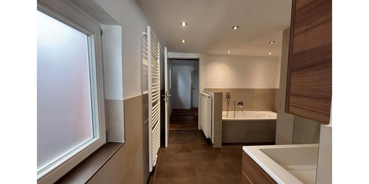 Doppelhaushälfte Wertheim - 7 Zimmer, 190 m&sup2;, 1.250&euro; | Angebot:26521744
