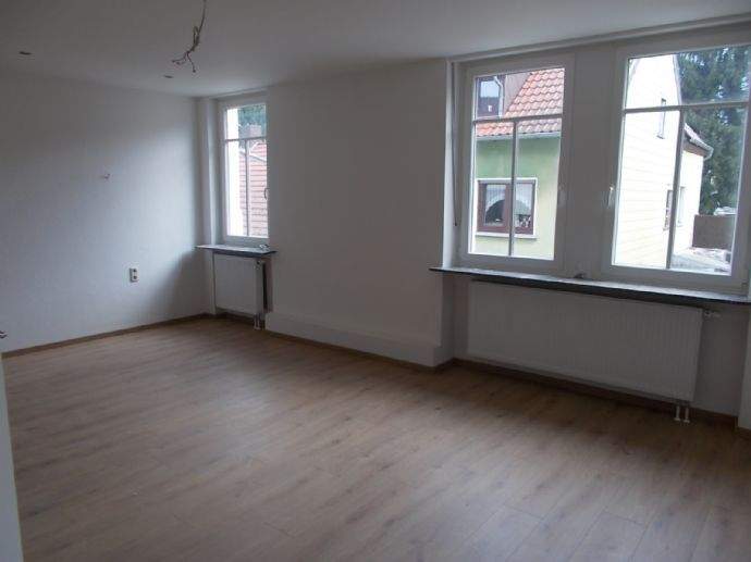 Schicke Wohnung in Top Zustand mit, überdachtem Balkon im 1. OG eines 3 FHS in St. Ingbert - Rohrbach