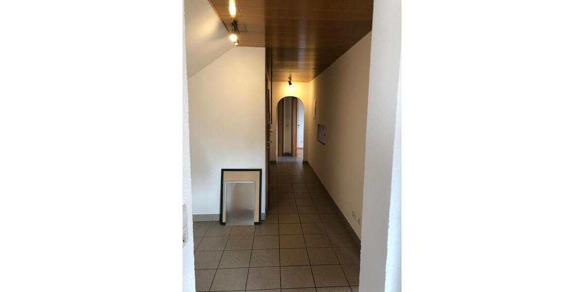 Dachgeschoßwohnung Weil am Rhein - 3.5 Zimmer, 85 m&sup2;, 1.300&euro; | Angebot:26464137