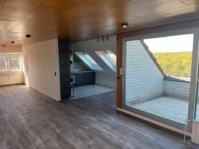 Dachgeschoßwohnung Saarbrücken West - 2 Zimmer, 80 m&sup2;, 700&euro; | Angebot:26600731