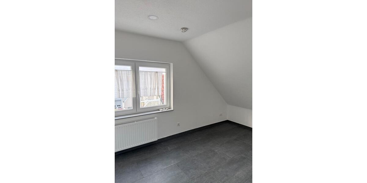 Dachgeschoßwohnung Schwaikheim - 3 Zimmer, 80 m&sup2;, 1.300&euro; | Angebot:26039754