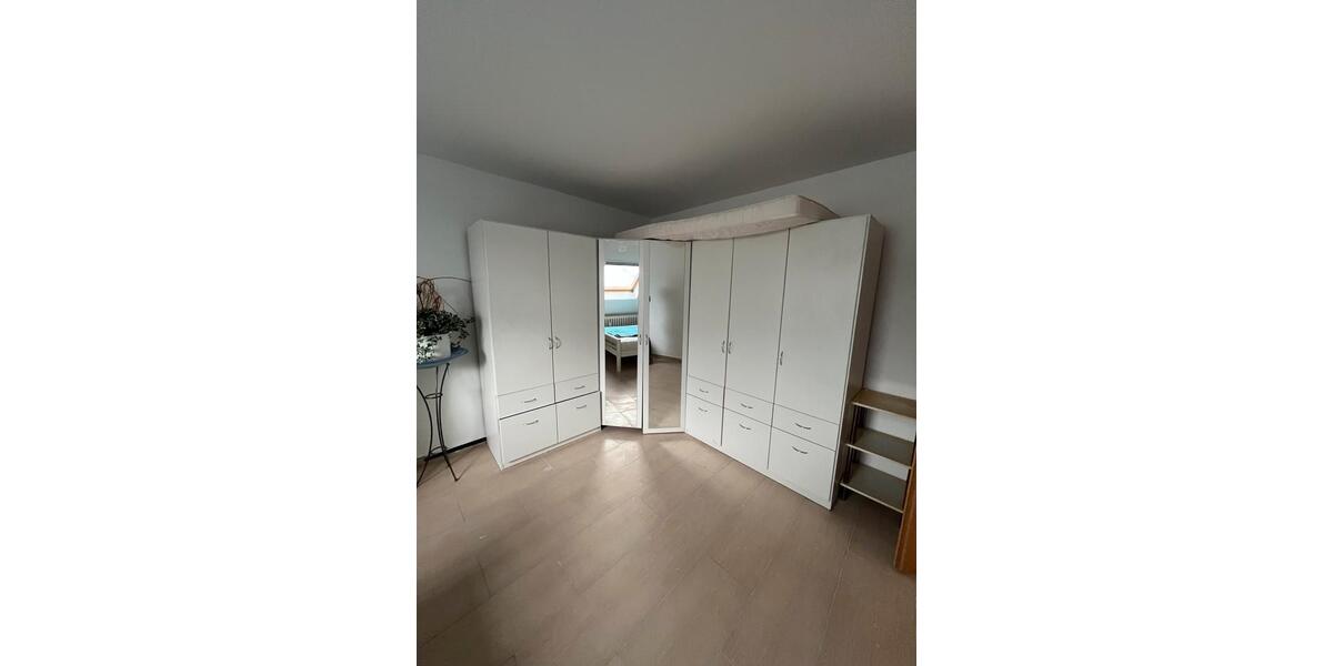 Dachgeschoßwohnung Schwetzingen - 3.5 Zimmer, 100 m&sup2;, 1.200&euro; | Angebot:25725072