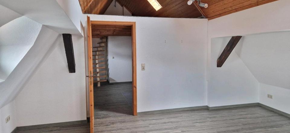 Dachgeschoßwohnung Oschersleben (Bode) - 1 Zimmer, 40 m&sup2;, 365&euro; | Angebot:25261009