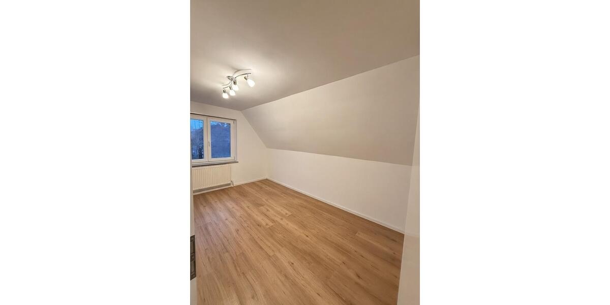 Dachgeschoßwohnung Rödinghausen - 3 Zimmer, 80 m&sup2;, 750&euro; | Angebot:25642604