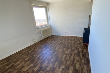Einziehen und wohlfühlen! 2-Zimmer-Wohnung, Erstbezug nach Sanierung, Einbauküche zimmer