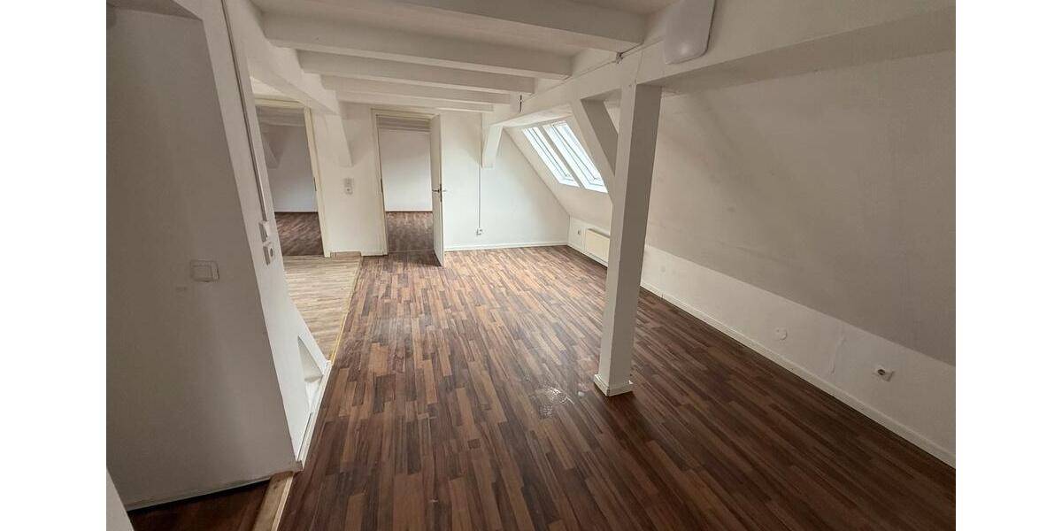 Dachgeschoßwohnung Lichtenstein - 4 Zimmer, 9 m&sup2;, 970&euro; | Angebot:26267575
